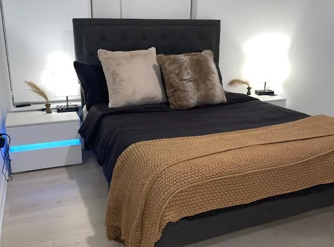 Modern 2 Bedroom With Movie Room