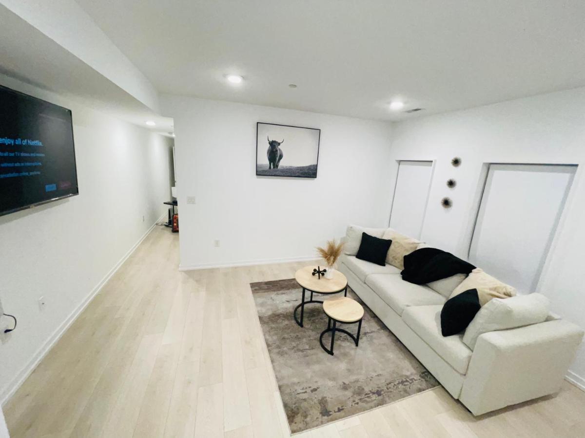 Apartment Modern 2 Bedroom With Movie Room Philadelphia